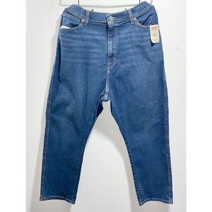 Signature Levi Strauss Women’s High Straight Leg Med Wash Jeans S:22